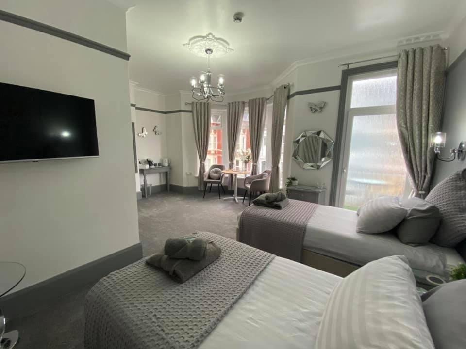 Butterfly Guest House Porthcawl Exterior photo