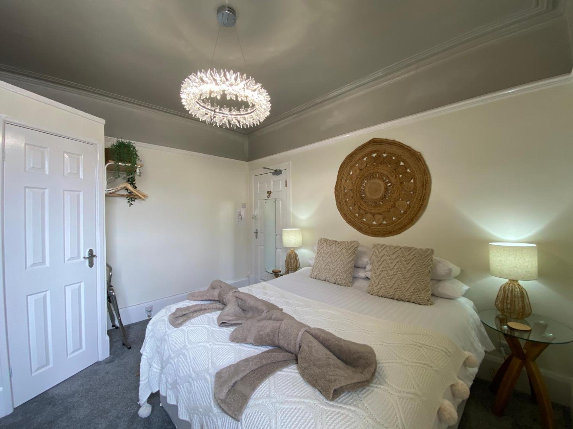 Butterfly Guest House Porthcawl Exterior photo