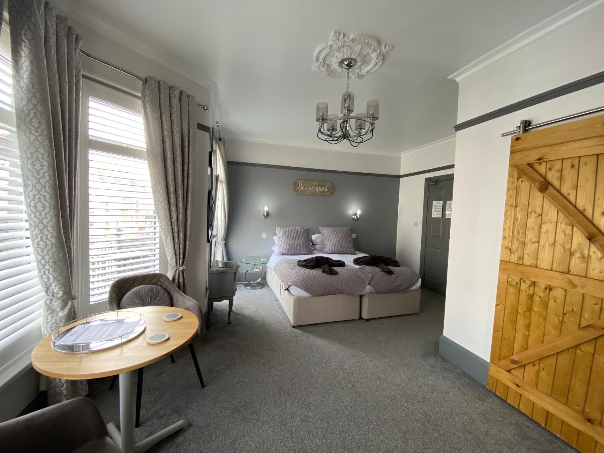 Butterfly Guest House Porthcawl Exterior photo