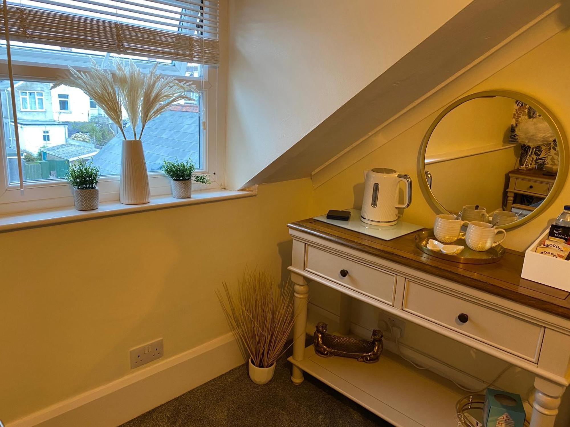 Butterfly Guest House Porthcawl Exterior photo