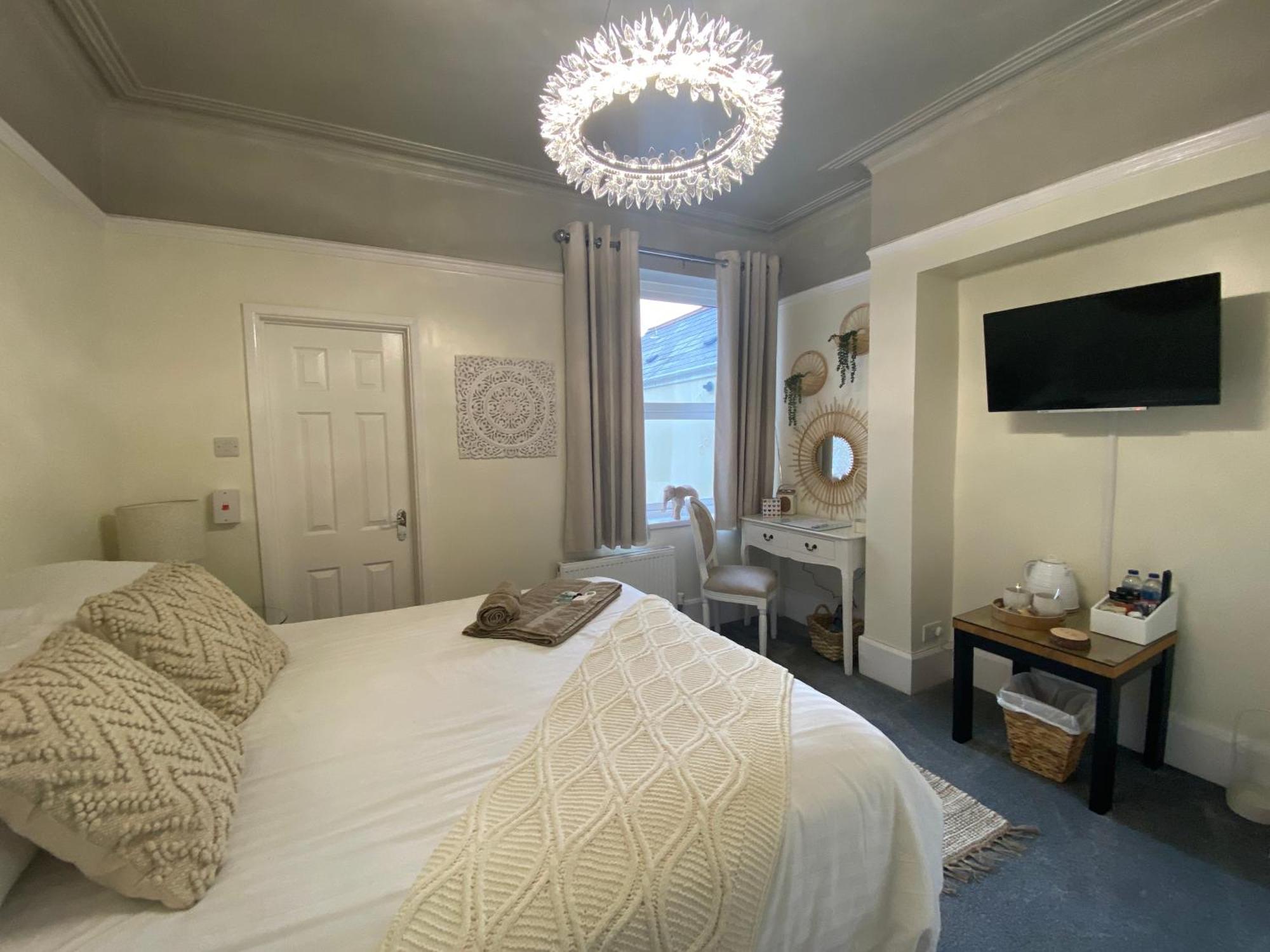 Butterfly Guest House Porthcawl Exterior photo